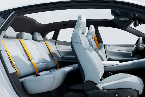 بولستار ٤ Front And Rear Seats Together