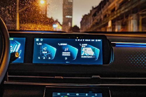 Stereo View of X7 2025