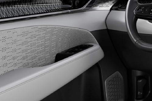 ZEEKR 009 Drivers Side In Side Door Controls