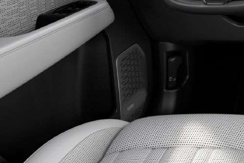 Speakers View of ZEEKR 009