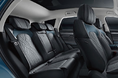 فوياه فري Rear Seats
