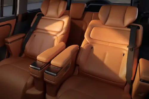 روكس أداماس Rear Seats
