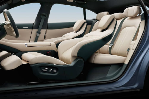 شاومي واي يو 7 Front And Rear Seats Together