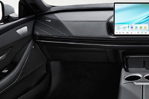 Deepal L07 Glove Box