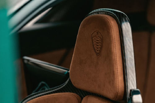 Gemera Front Seat Headrest