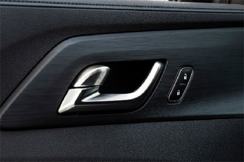 door handle interior of ج إم سي فيجوس دابل كابين