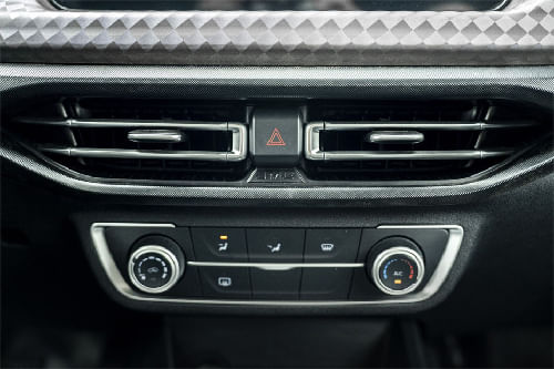 Front AC Controls of ج إم سي فيجوس دابل كابين
