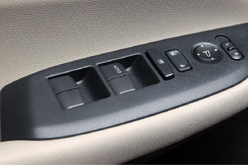 هوندا مدينة Drivers Side In Side Door Controls
