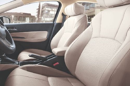 المقاعد الأمامية