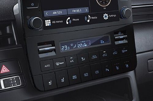 Front AC Controls of هيونداي ستاريا