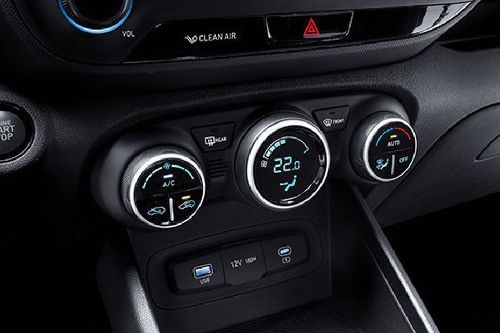 Front AC Controls of هيونداي فينيو