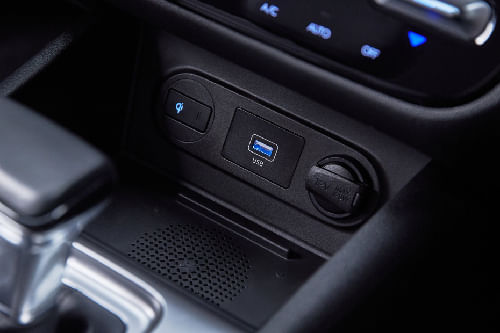 Power Accessories Outlet View of هيونداي ستارغيزر