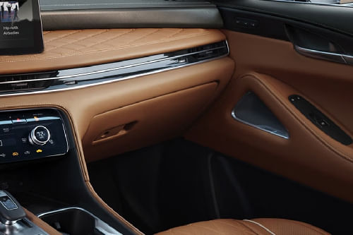 Infiniti QX60 Passengers View