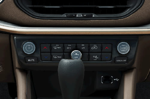 Front AC Controls of Jeep Commander