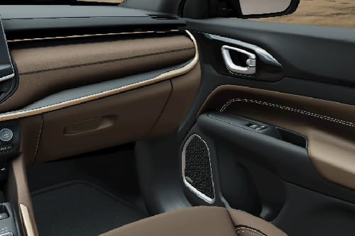 Jeep Commander Passengers View