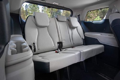 كيا كرنفال Rear Seats