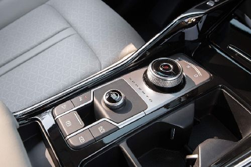 Center Controls of KIA Sorento Hybrid