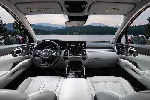 Dashboard View of Sorento Hybrid