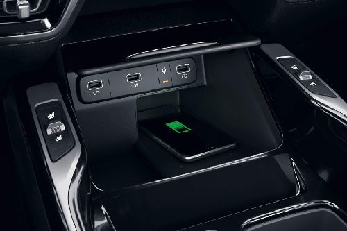Power Accessories Outlet View of KIA Sorento Hybrid