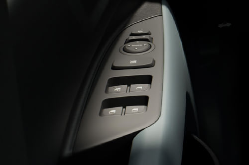 كيا ستونيك Drivers Side In Side Door Controls