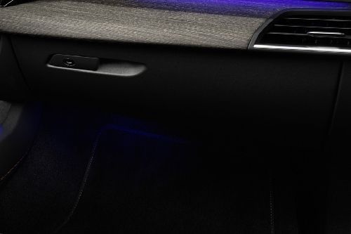 أودي إي-ترون جي تي Glove Box