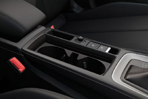 كيو 3 سبورتباك Cup Holders