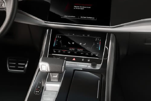 Front AC Controls of أودي SQ8