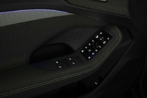 أودي أيه 5 سيدان Drivers Side In Side Door Controls