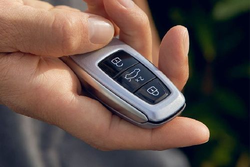 أودي A8 L Keychain Fob