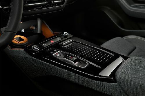 Center Controls of أودي أيه 6 إي-ترون