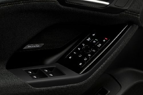 أودي أيه 6 إي-ترون Drivers Side In Side Door Controls