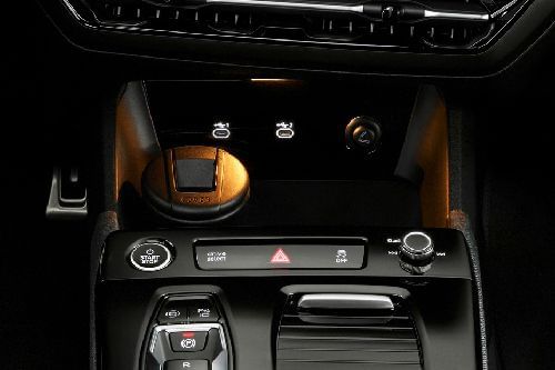 Power Accessories Outlet View of أودي أيه 6 إي-ترون