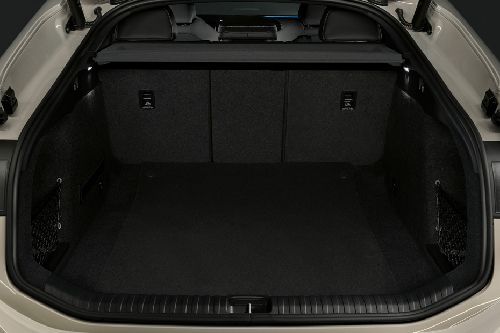 Storage Closer View of أودي أيه 6 إي-ترون