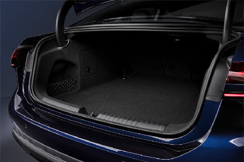 Storage Closer View of أودي A6