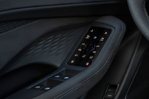 أودي إيه 6 أفانت Drivers Side In Side Door Controls