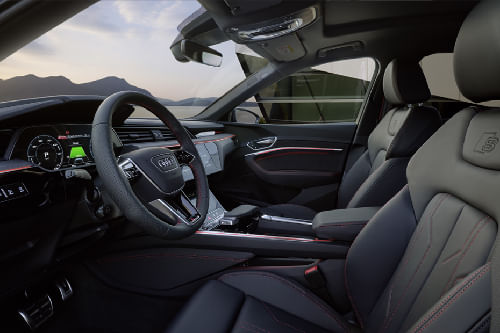 Q8 إي-ترون Front Seats