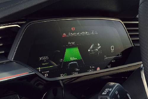 Stereo View of Q8 e-tron