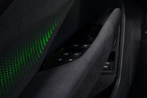 أودي كيو 3 2026 Drivers Side In Side Door Controls