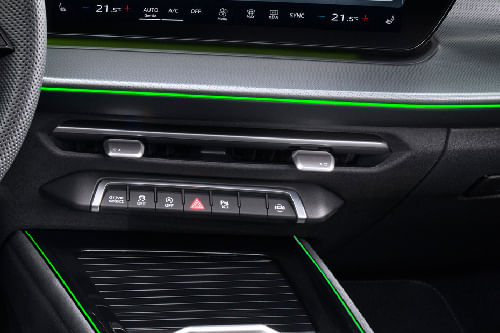 Front AC Controls of أودي كيو 3 2026