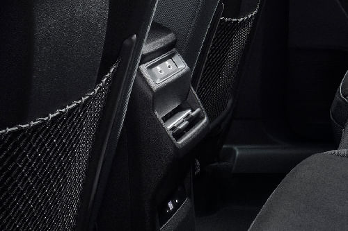 كيو 3 2026 Rear AC Controls