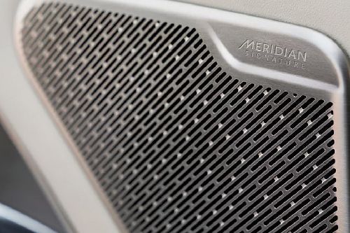 Speakers View of Land Rover Range Rover