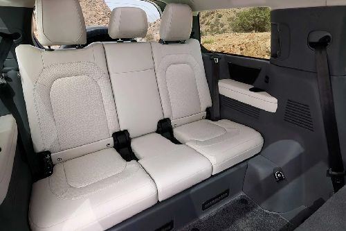 لاند روفر ديفندر Rear Seats