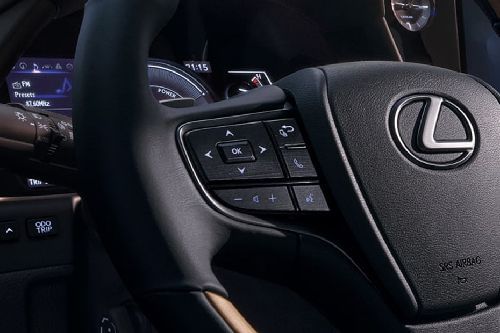 لكزس إي إس 2026 Multi Function Steering