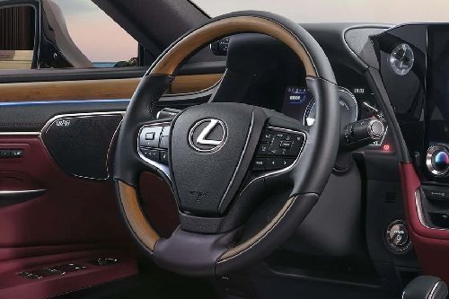 لكزس إي إس 2026 Steering Wheel