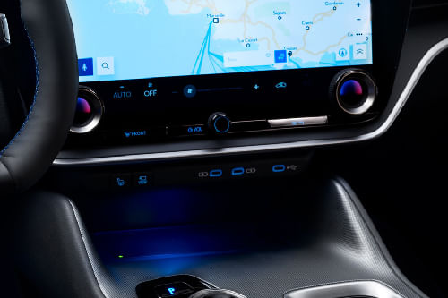 Front AC Controls of لكزس آر زد