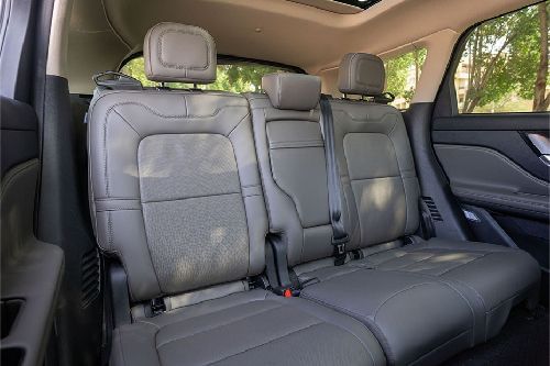 لينكون كورسير Rear Seats