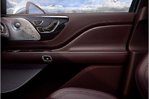 door handle interior of Lincoln Aviator