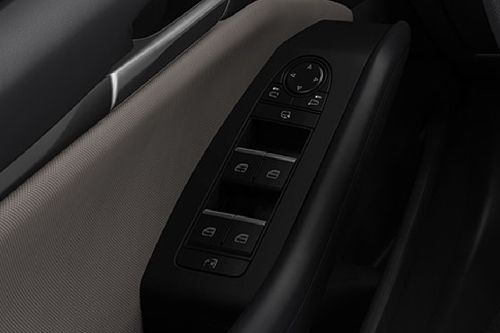 مازدا 3 سيدان Drivers Side In Side Door Controls