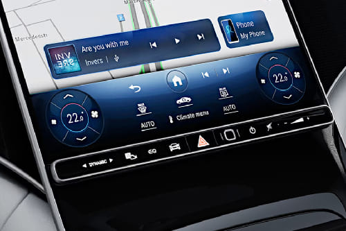 Front AC Controls of مرسيدس بنز إي كيو إي إس يو في