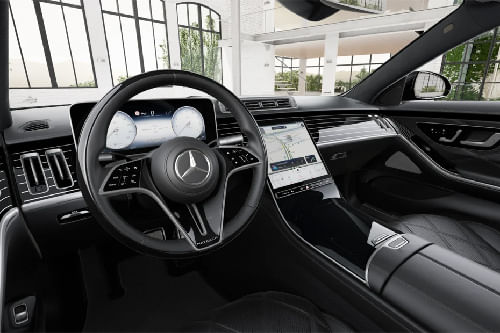 Dashboard View of مايباخ إس كلاس